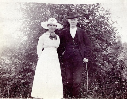 Ida och Wiktor Pålsson träffas, här den 30 juni 1918, Ida 19 år och Wiktor 22 år 